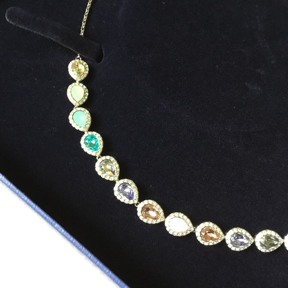 Caption All-Around Necklace - Picture 10 of 13